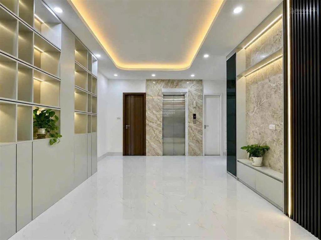 Bán nhà  minh khai  hai bà trưng  40m2 6 tầng thang máy  lô góc  ngõ thông  giá 9.8 tỷ.