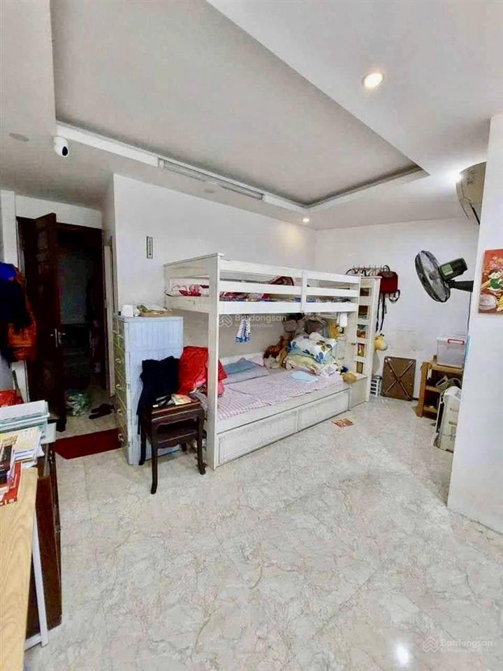 Bán nhà  trần khát chân  sổ đỏ 30m2  5 tầng  cách ô tô 50m  ngõ rộng  trung tâm hai bà trưng