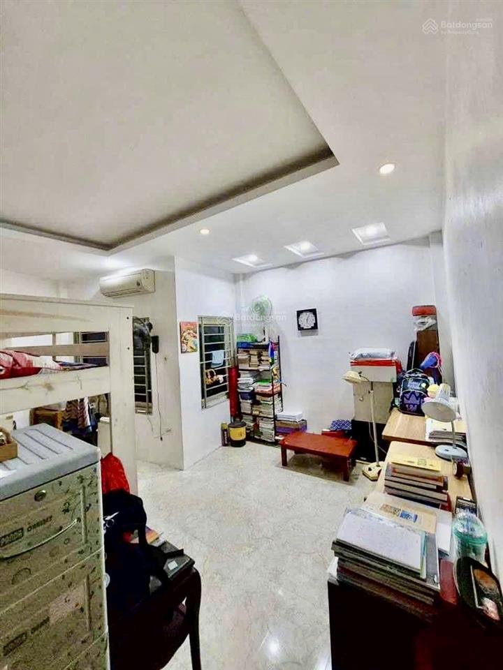 Bán nhà  trần khát chân  sổ đỏ 30m2  5 tầng  cách ô tô 50m  ngõ rộng  trung tâm hai bà trưng
