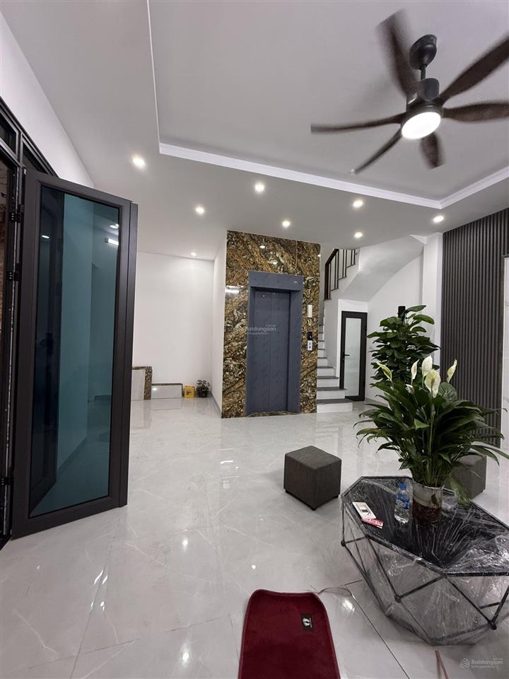 Bán nhà kim ngưu 41m2 nhà mới thang máy 20m ra ô tô tránh  11,9 tỷ