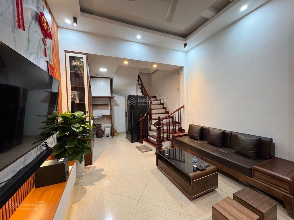 Bán nhà ngõ quỳnh dân xây  ô tô đỗ cổng  full nội thất xịn sò  trung tâm hai bà trưng