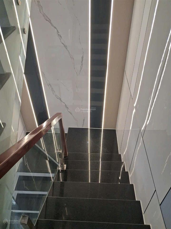 Bình tân.lê văn quới.5 tầng 60m 6pn. lớn 2 ô tô ngủ trong nhà. đường thông . giá 8 ty nhỷn