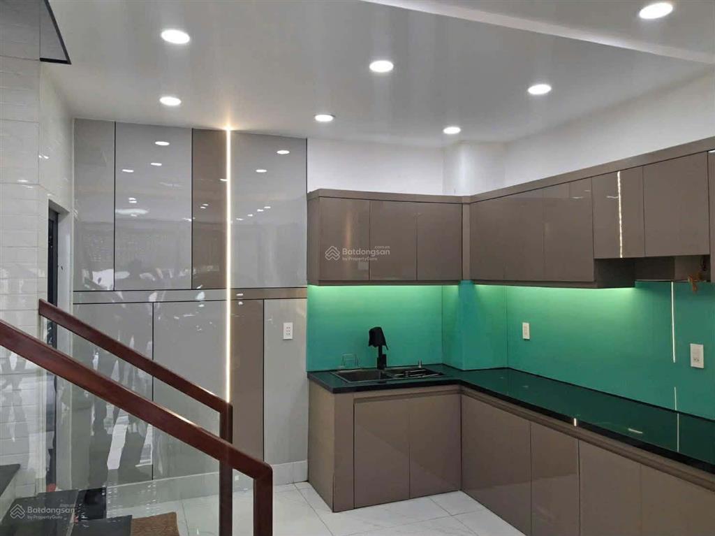 Bình tân.lê văn quới.5 tầng 60m 6pn. lớn 2 ô tô ngủ trong nhà. đường thông . giá 8 ty nhỷn