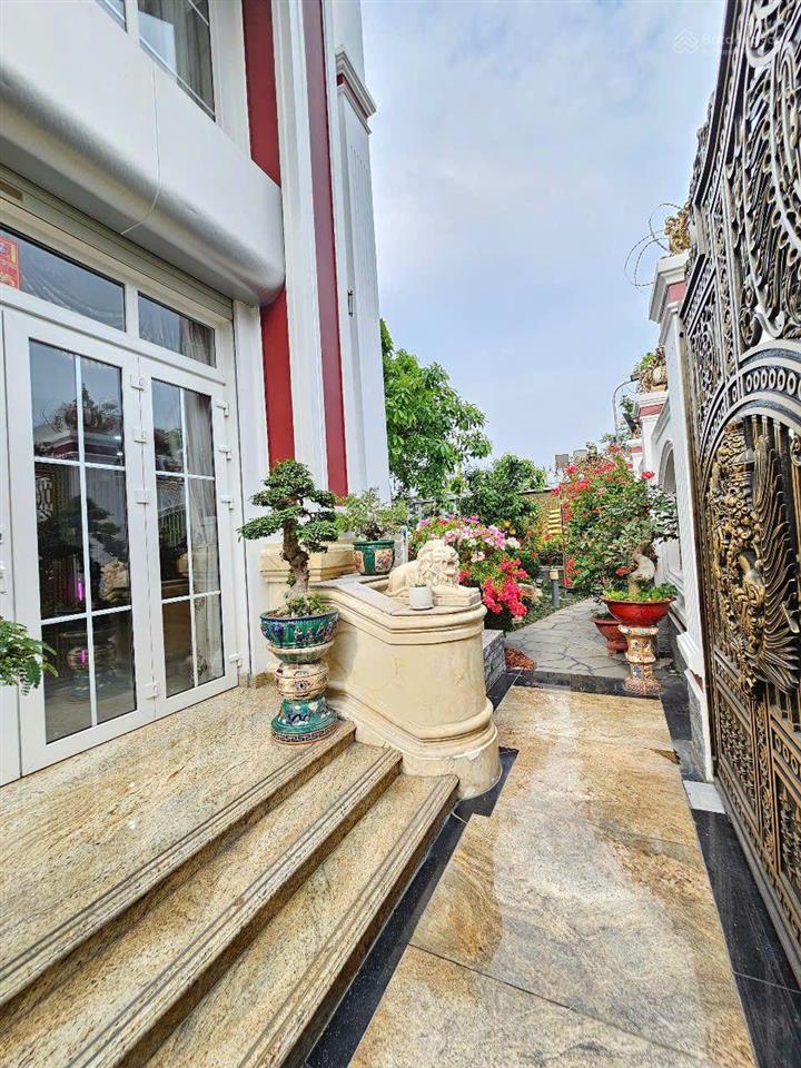 Bán biệt thự nghỉ dưỡng sân vườn rộng kiểu nhật. phong phú bình chánh. bao gồm nhà đất sân vườn