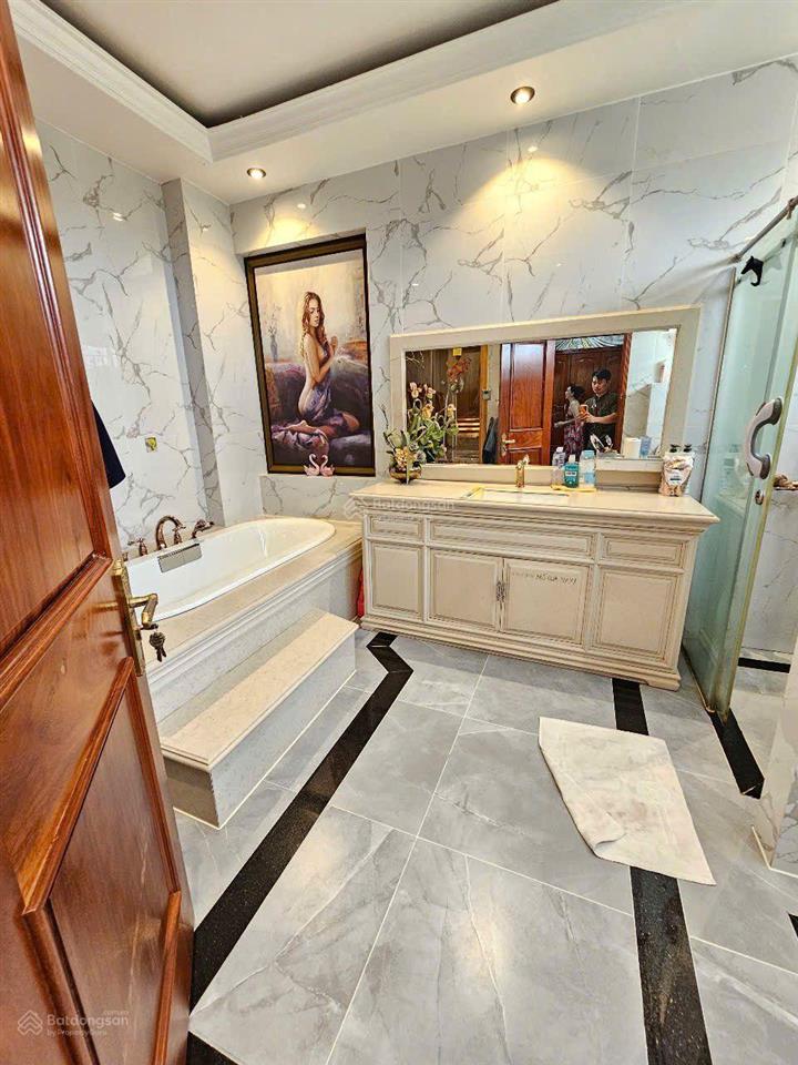 Bán biệt thự nghỉ dưỡng sân vườn rộng kiểu nhật. phong phú bình chánh. bao gồm nhà đất sân vườn