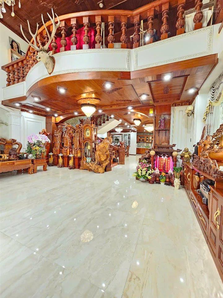 Bán biệt thự nghỉ dưỡng sân vườn rộng kiểu nhật. phong phú bình chánh. bao gồm nhà đất sân vườn