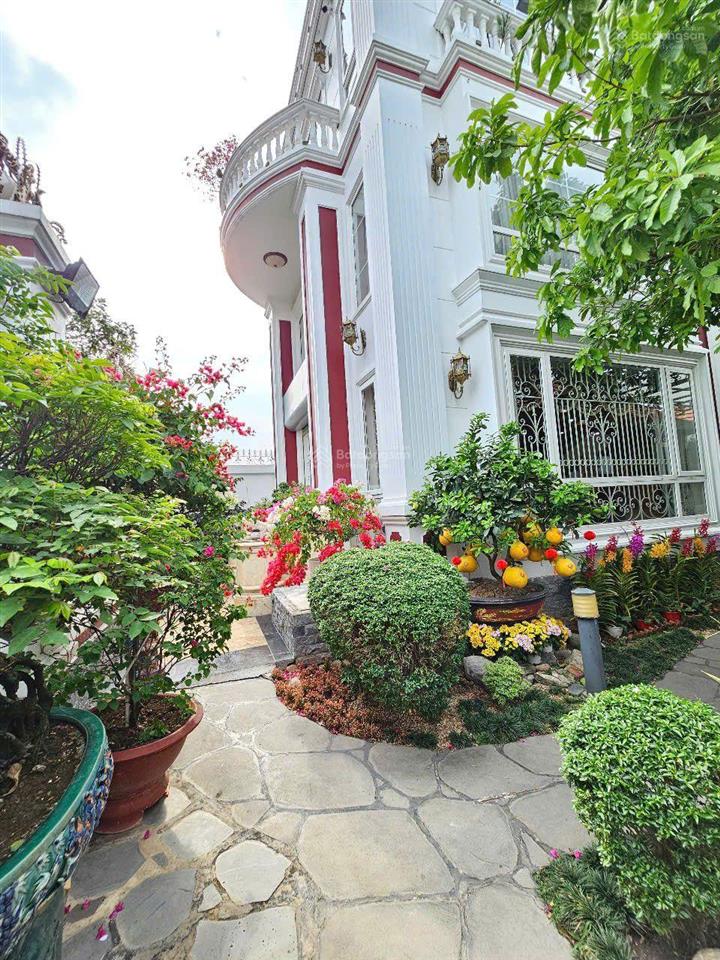 Bán biệt thự nghỉ dưỡng sân vườn rộng kiểu nhật. phong phú bình chánh. bao gồm nhà đất sân vườn