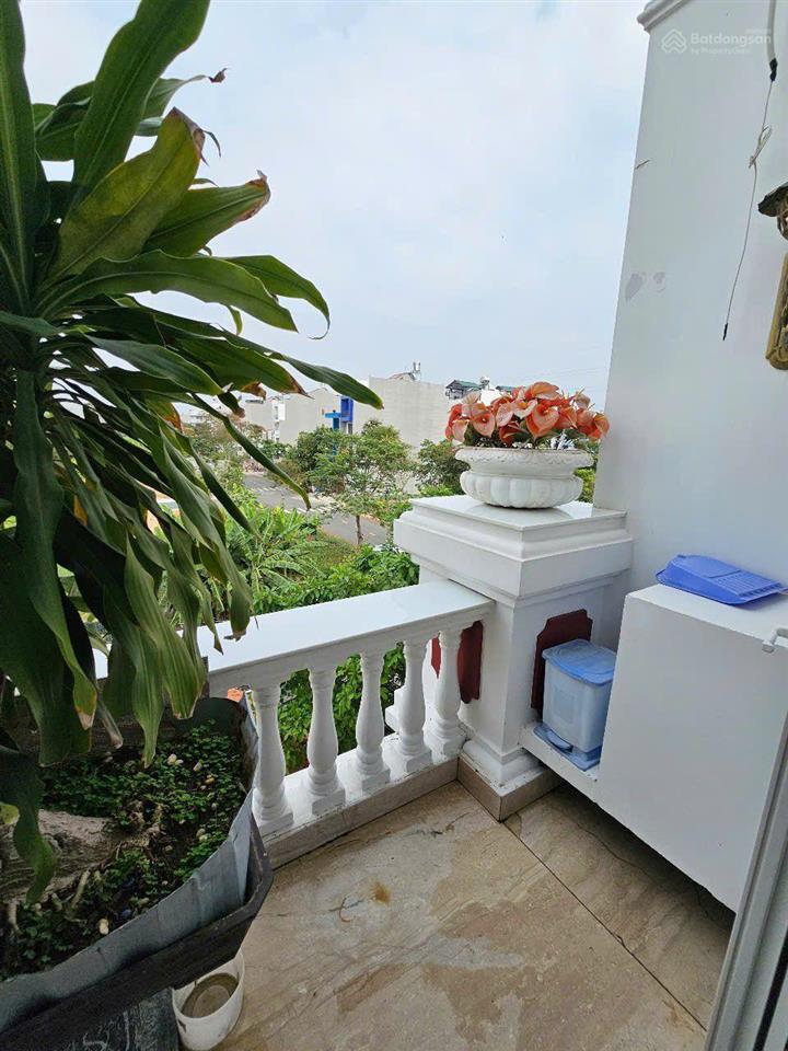Bán biệt thự nghỉ dưỡng sân vườn rộng kiểu nhật. phong phú bình chánh. bao gồm nhà đất sân vườn