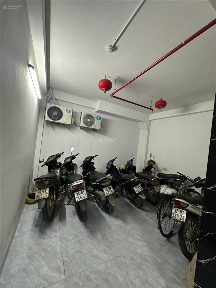 Bán ccmn 8 tầng thang máy 14p, 12 tỷ vnd, 45 m2 ở ngõ 87 yên xá, vf3 đỗ cổng, dòng tiền 60tr/tháng