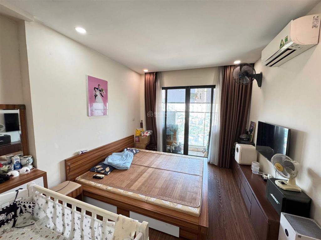 Bán căn hộ chung cư ct2 đn2 khu đô thị định công. đường 2.5. mới đẹp 3 ngủ, dt 82m2, giá 6,3 tỷ