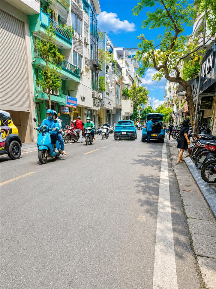 Mặt phố mai hắc đế, 10 tầng thang máy toà nhà thể hiện đẳng cấp chủ sở hữu giữa lõi thủ đô, 120 tỷ