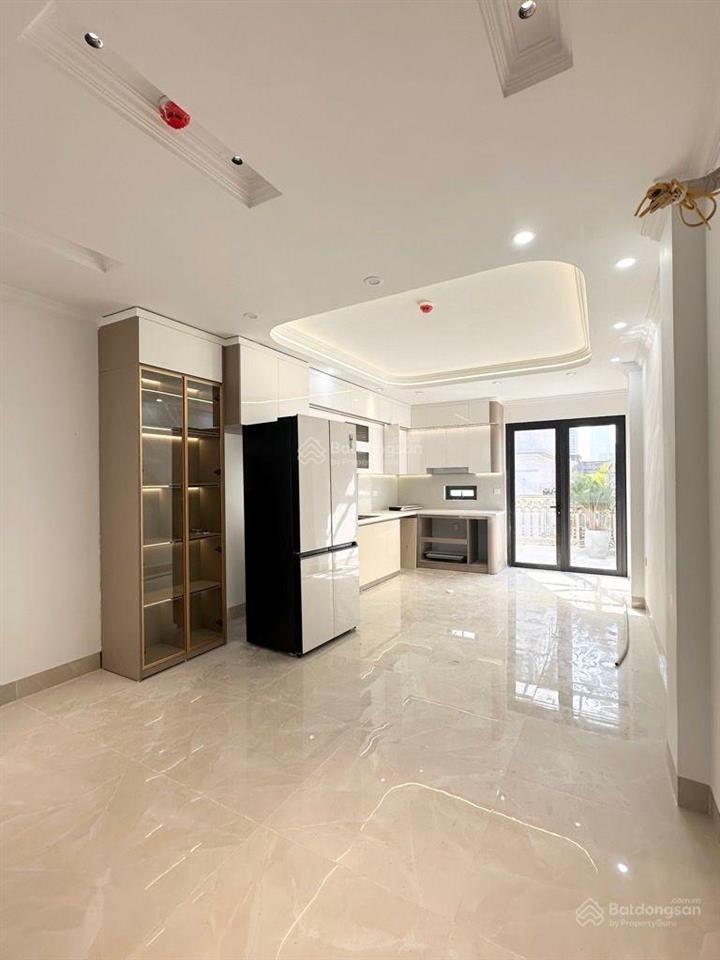 Phân lô trần quốc hoàn 40m2, 7 tầng full nội thất, mặt tiền 5m, giá 21.5 tỷ (có tl).
