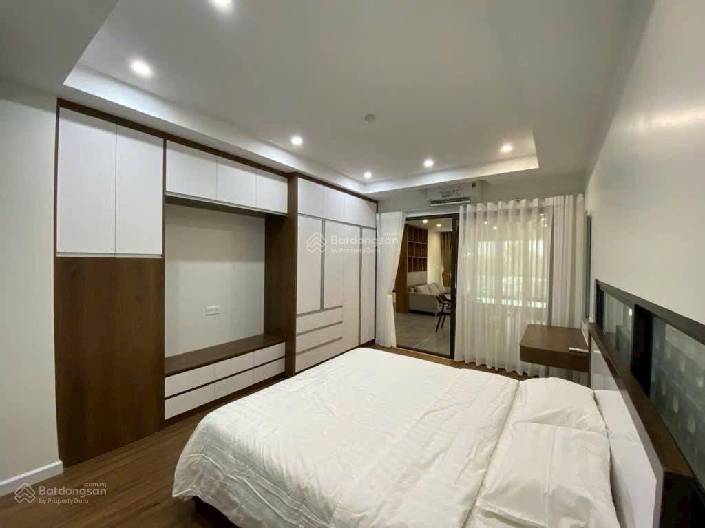 Mặt phố nghi tàm 130m2, 7 tầng, mặt tiền 7.5m, giá 77tỷ (có thương lượng).