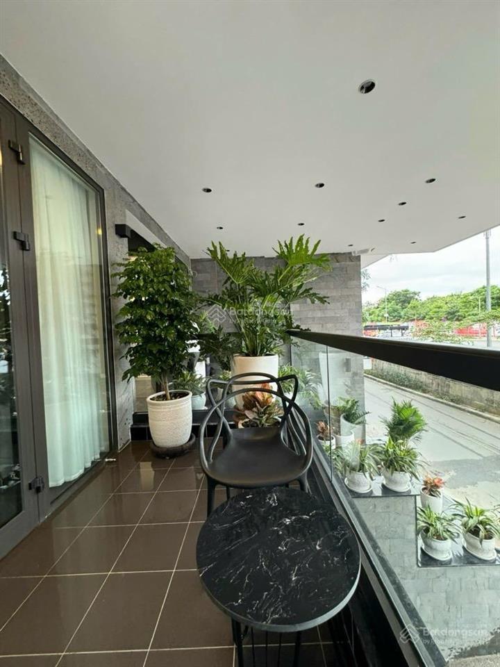Mặt phố nghi tàm 130m2, 7 tầng, mặt tiền 7.5m, giá 77tỷ (có thương lượng).