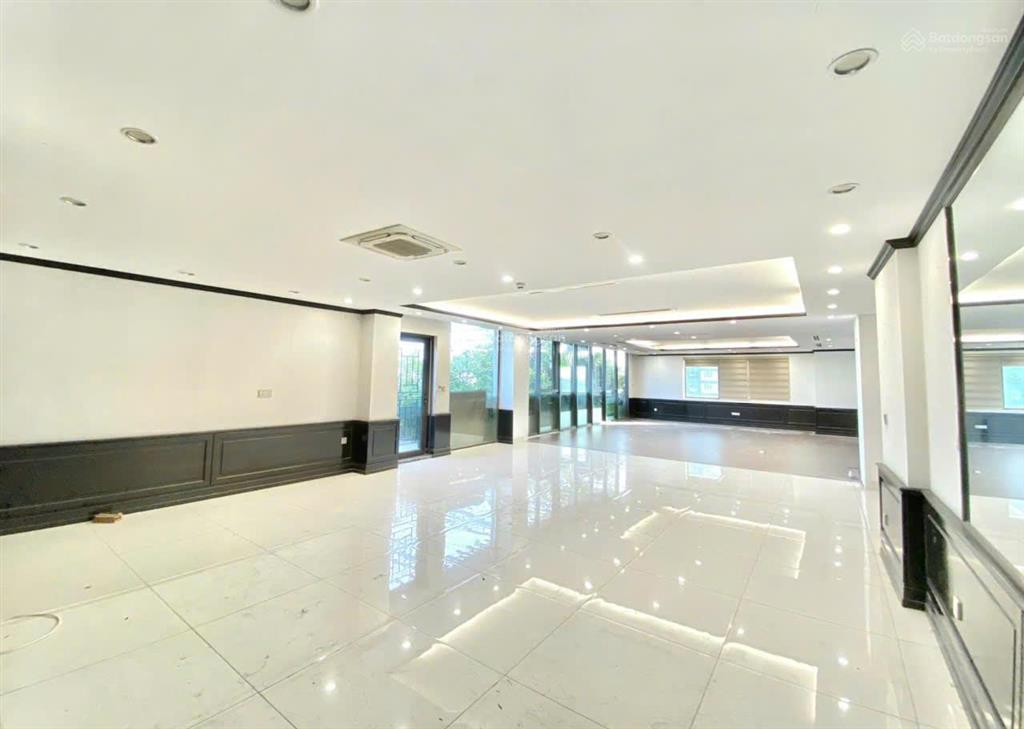 Mặt phố khuất duy tiến 120m2, 10 tầng, mặt tiền 8.1m, giá 85 tỷ (có thương lượng).