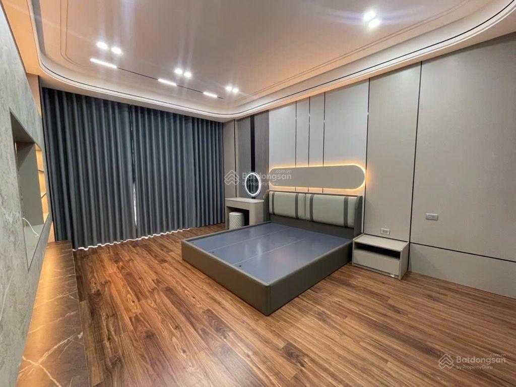 Mặt đường thông ô tô tránh phố cổ linh  ngay gần cầu vĩnh tuy  7 tầng full nội thất  giá cực tốt