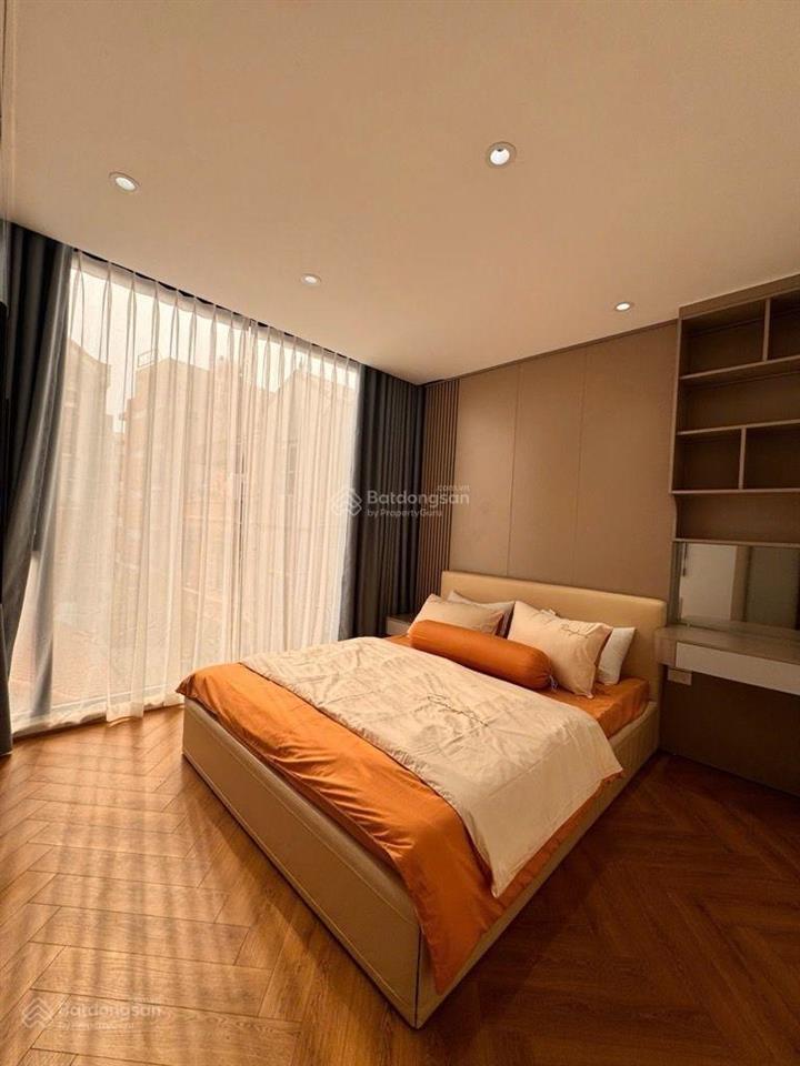 Mặt đường thông ô tô tránh phố cổ linh  ngay gần cầu vĩnh tuy  7 tầng full nội thất  giá cực tốt