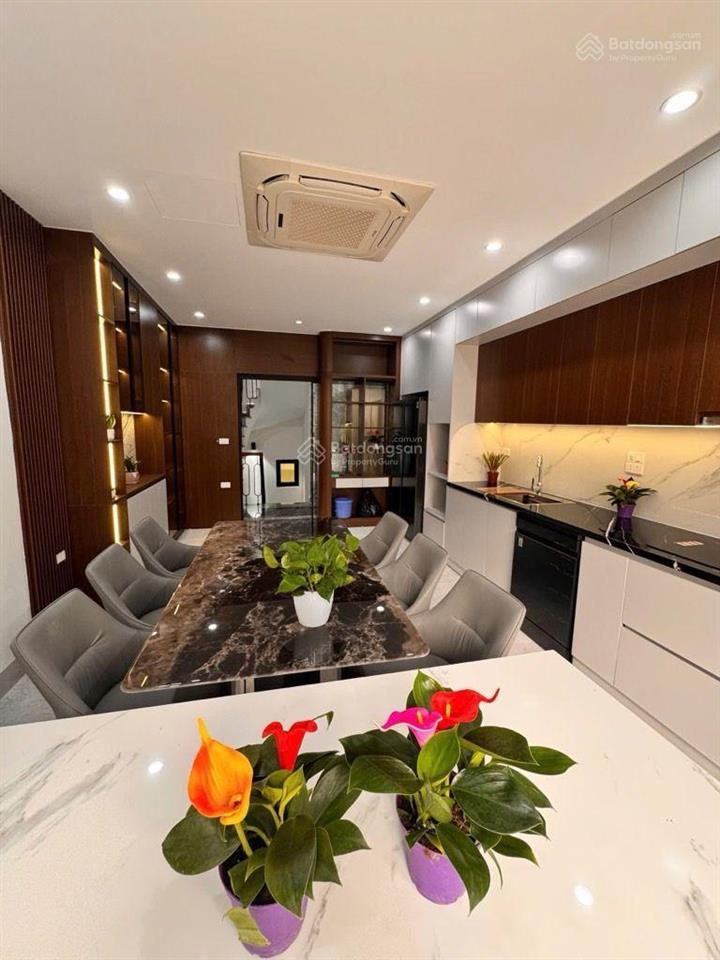 Mặt đường thông ô tô tránh phố cổ linh  ngay gần cầu vĩnh tuy  7 tầng full nội thất  giá cực tốt