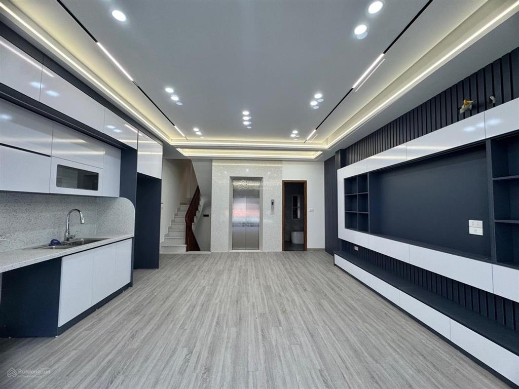Cần bán nhà riêng ngõ 160 cổ linh  cách aeon mall chỉ 1,5km  6 tầng thang máy  full nội thất