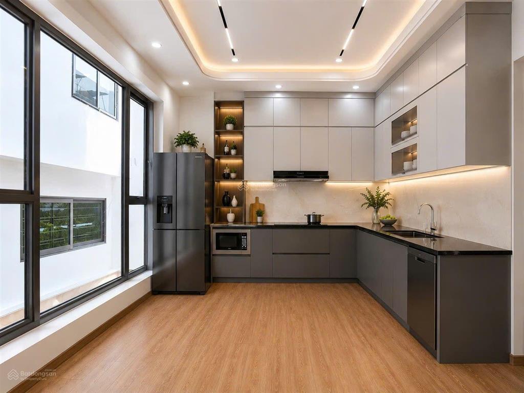 Rẻ hết cỡ nhà 6 tầng thang máy hơn 7 tỷ  ô tô đỗ ngày đêm ở thạch bàn  long biên