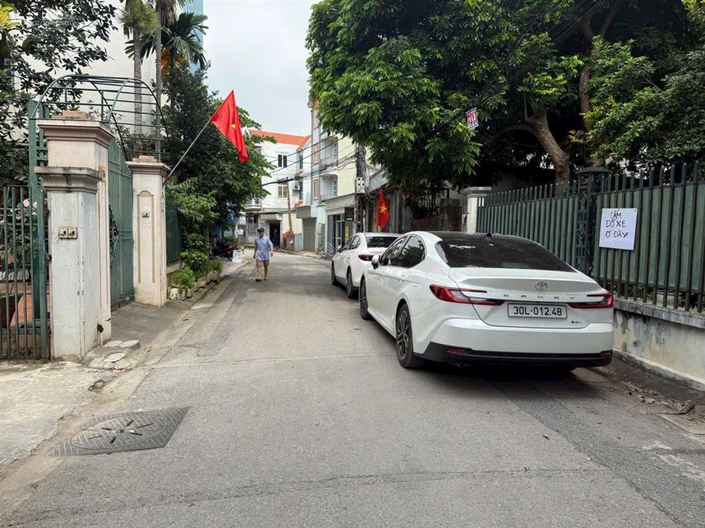 Rẻ hết cỡ nhà 6 tầng thang máy hơn 7 tỷ  ô tô đỗ ngày đêm ở thạch bàn  long biên