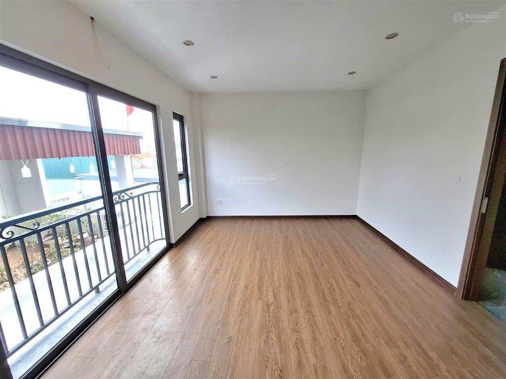 Rẻ hết cỡ nhà 6 tầng thang máy hơn 7 tỷ  ô tô đỗ ngày đêm ở thạch bàn  long biên