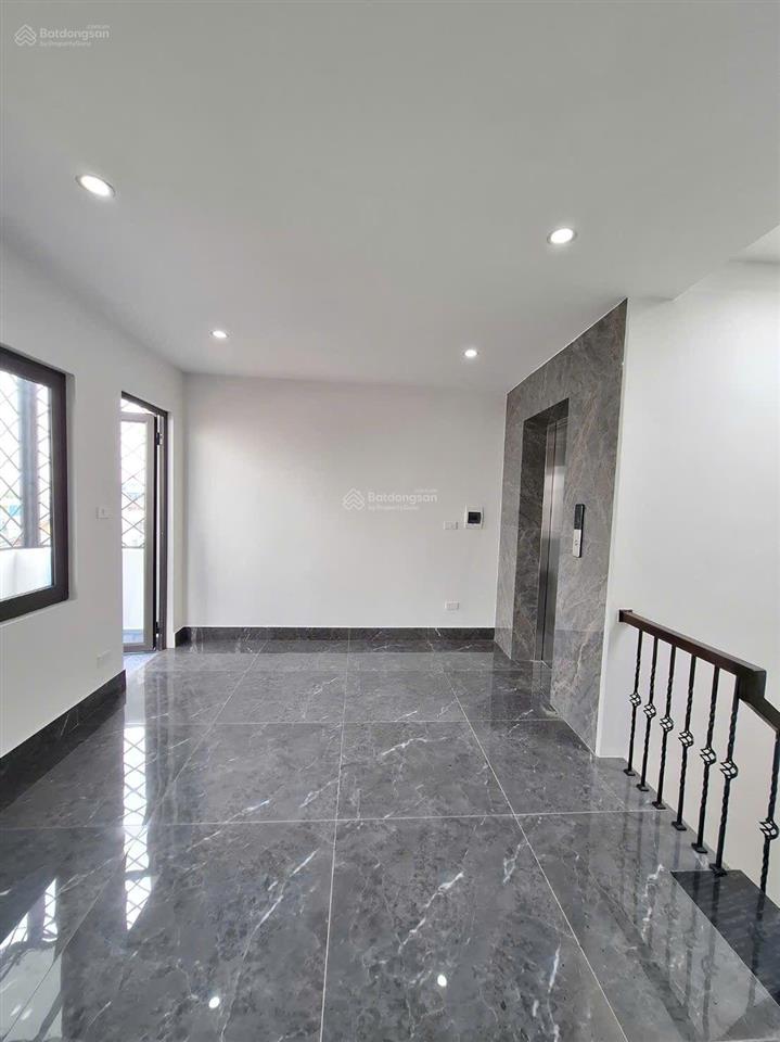 Rẻ hết cỡ nhà 6 tầng thang máy hơn 7 tỷ  ô tô đỗ ngày đêm ở thạch bàn  long biên