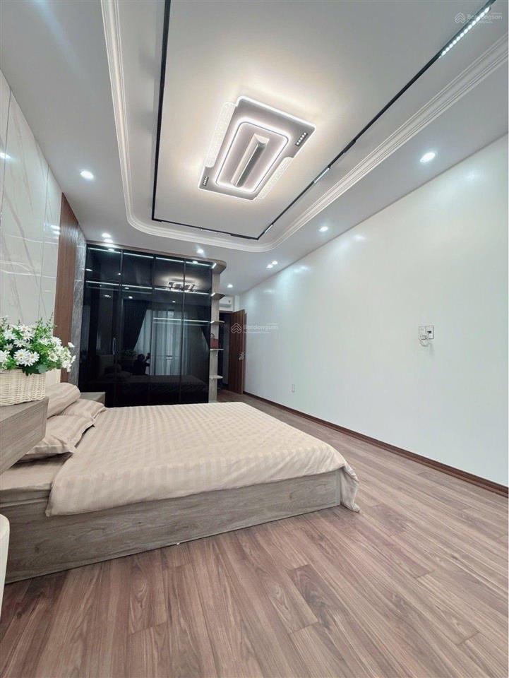Nhà phố nguyễn thời trung  thạch bàn  mới full nội thất  ô tô vào nhà  giá cực tốt