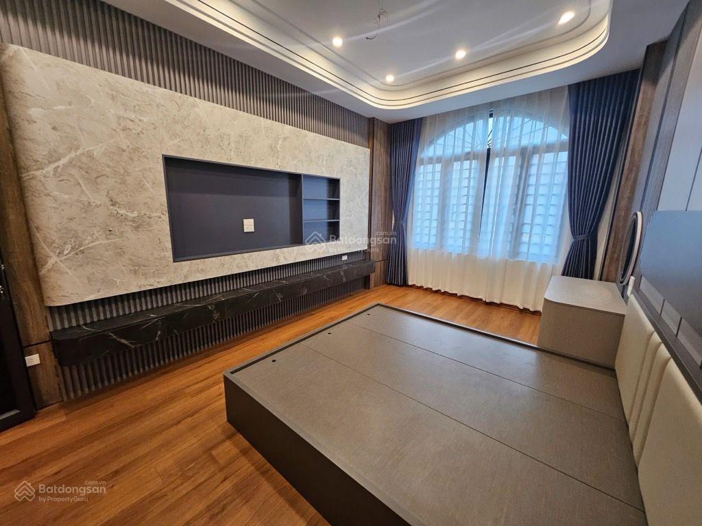 Dành cho gia đình cần nhiều phòng ngủ  6 phòng khép kín  thang máy phố tư đình  long biên