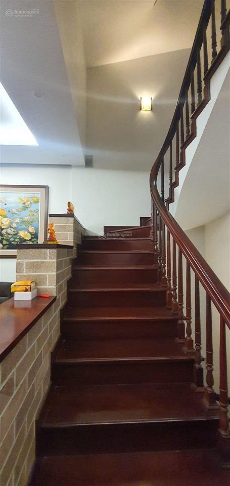 Cần bán nhà dân xây 3 tầng cực chắc chắn phố tư đình  long biên