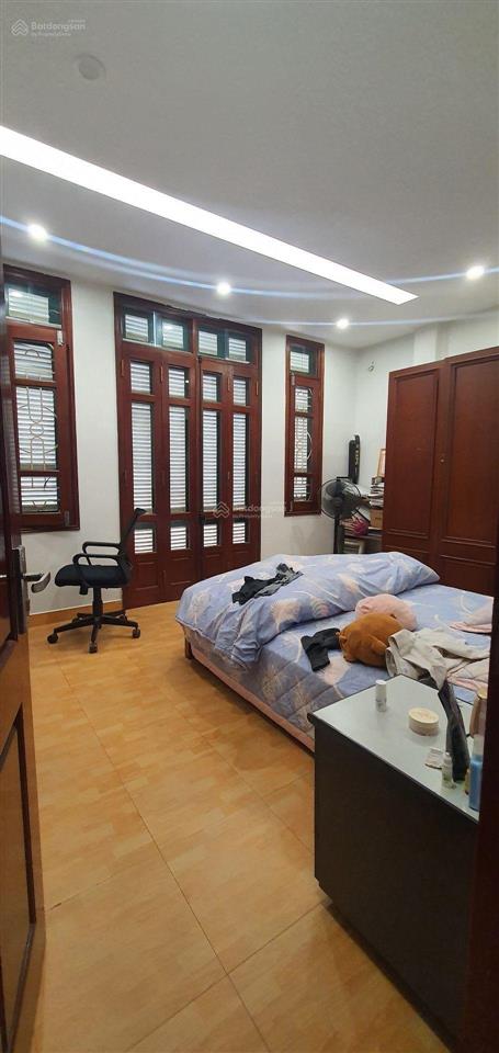 Cần bán nhà dân xây 3 tầng cực chắc chắn phố tư đình  long biên