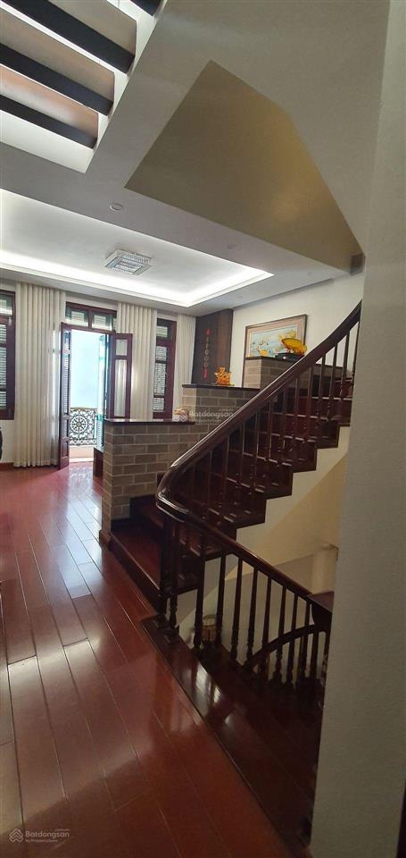 Cần bán nhà dân xây 3 tầng cực chắc chắn phố tư đình  long biên