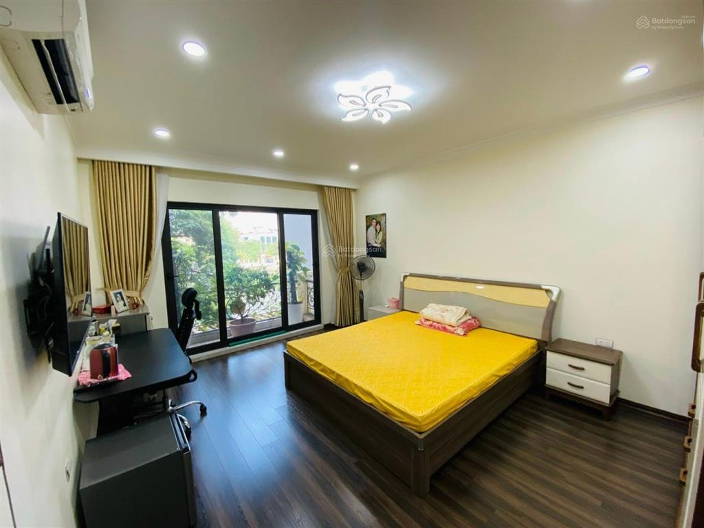 Cần bán nhà phố bồ đề  view hồ  nhà có thang máy  vỉa hè  gara ô tô