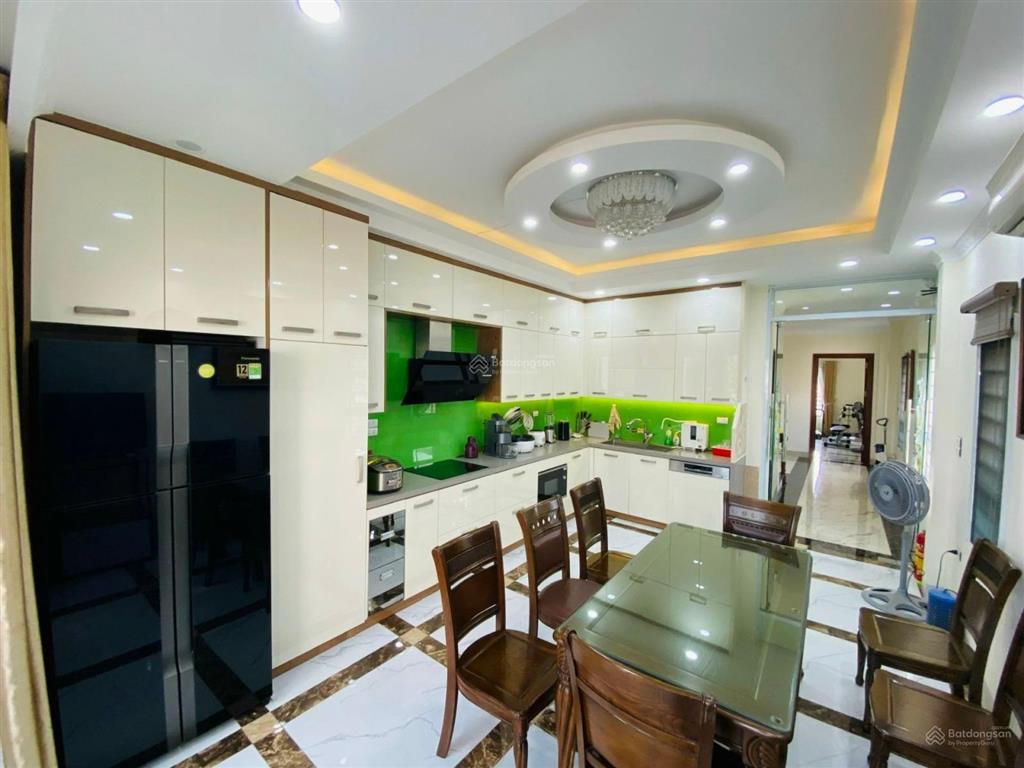 Cần bán nhà phố bồ đề  view hồ  nhà có thang máy  vỉa hè  gara ô tô
