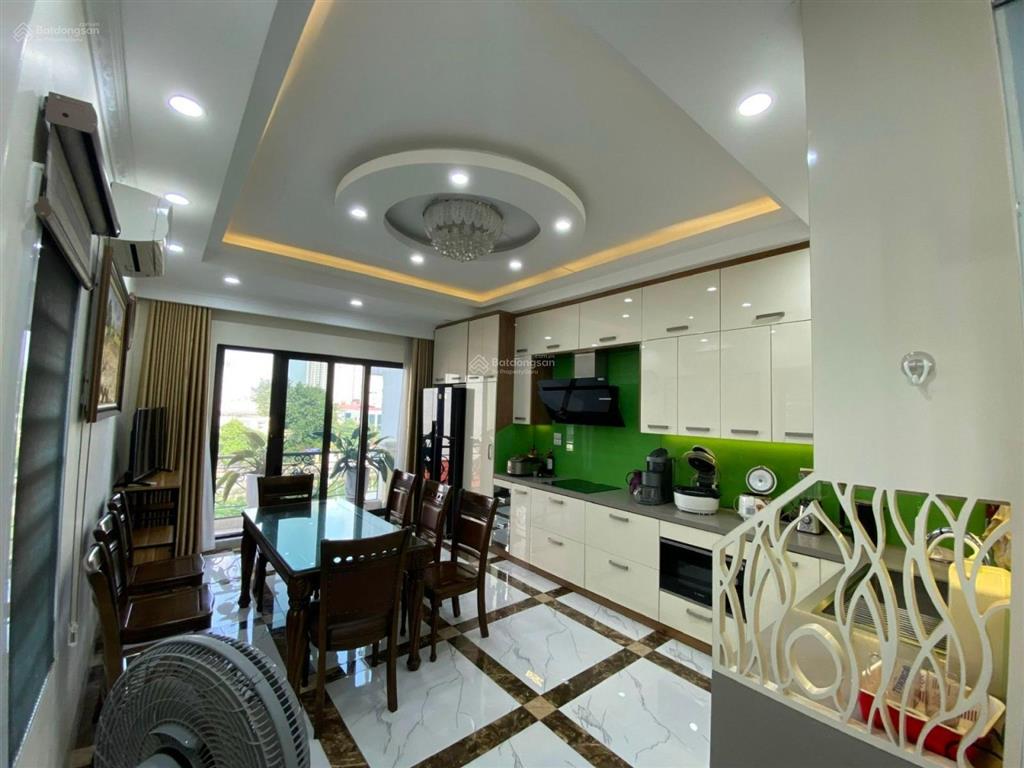 Cần bán nhà phố bồ đề  view hồ  nhà có thang máy  vỉa hè  gara ô tô