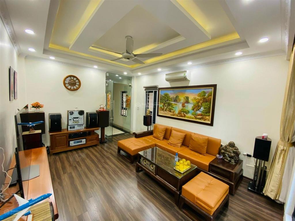 Cần bán nhà phố bồ đề  view hồ  nhà có thang máy  vỉa hè  gara ô tô