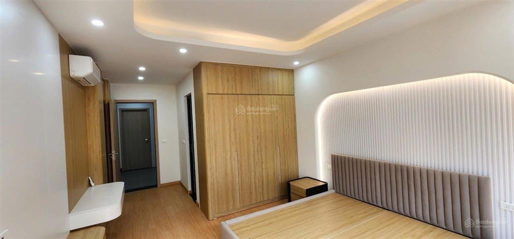 Bán nhà thang máy  phố hồng tiến  quận long biên  ô tô vào nhà  4 phòng ngủ