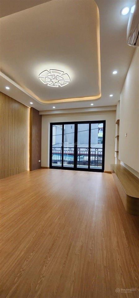 Bán nhà thang máy  phố hồng tiến  quận long biên  ô tô vào nhà  4 phòng ngủ