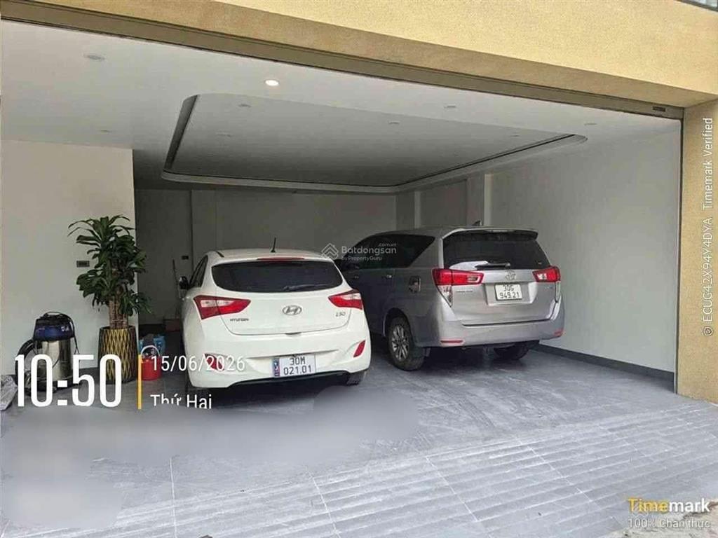 Cần bán nhà bát khối, long biên, gara 2 ô tô, diện tích rộng