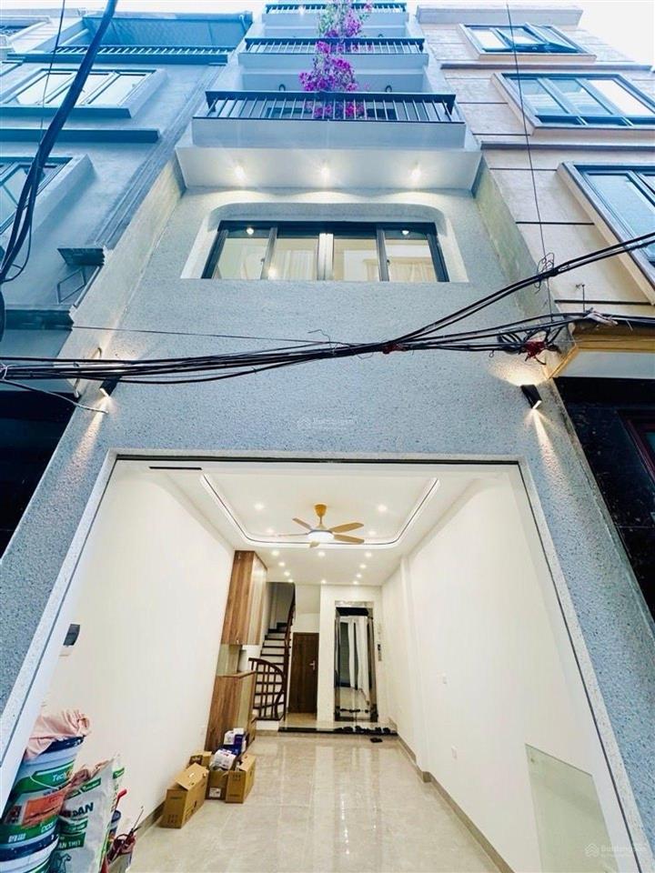 Bán nhà 7 tầng có thang máy ở ngọc thụy  gần cầu  tiện sang phố