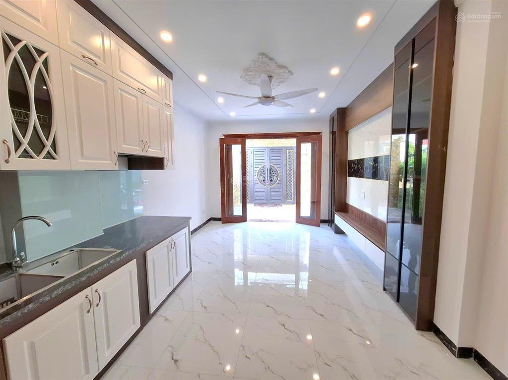 Chỉ hơn 5 tỷ sở hữu nhà mới 5 tầng thang máy tại bát khối  gia lâm