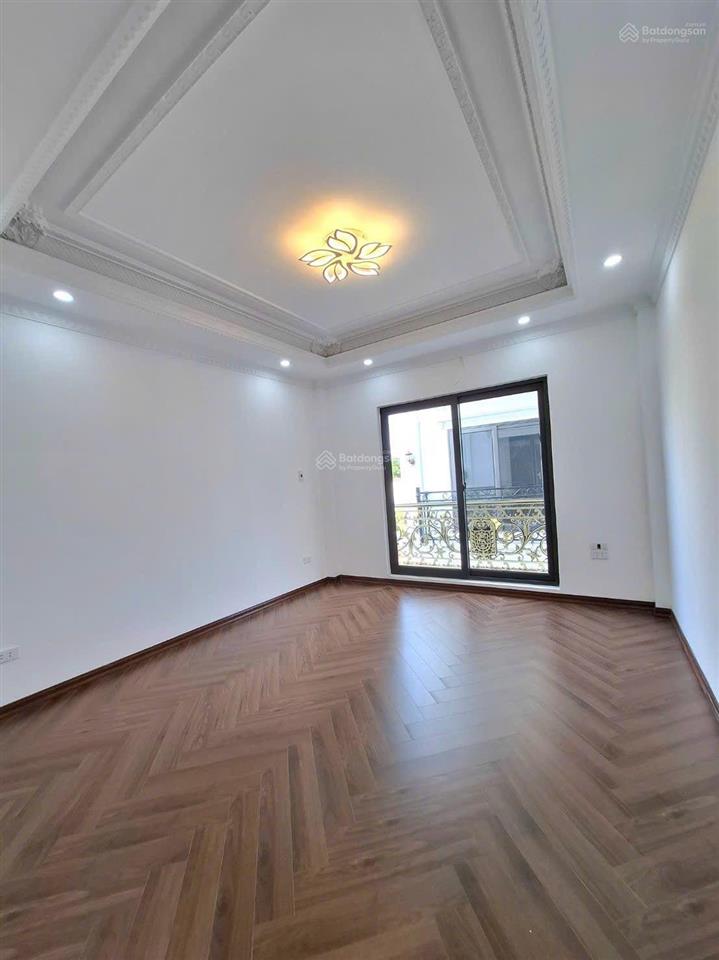 Chỉ hơn 5 tỷ sở hữu nhà mới 5 tầng thang máy tại bát khối  gia lâm