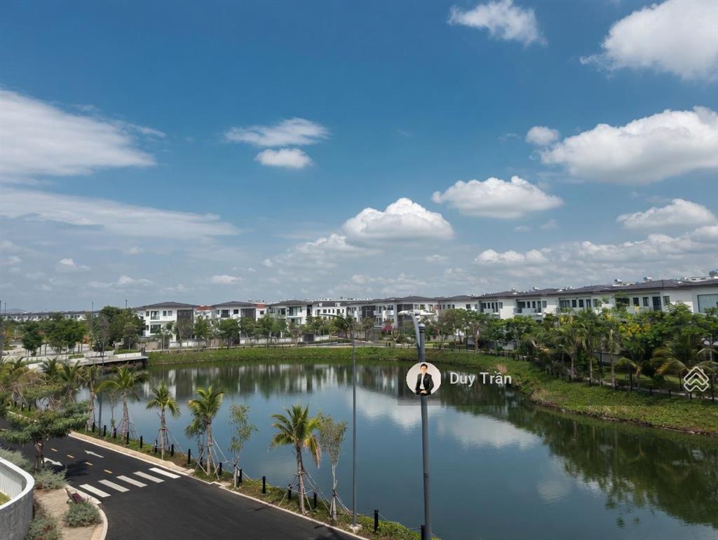 Nhà phố la vida view hồ trực diện cực hiếm giá tốt 8,5 tỷ, chiếm tỉ lệ chưa tới 2% quỹ căn