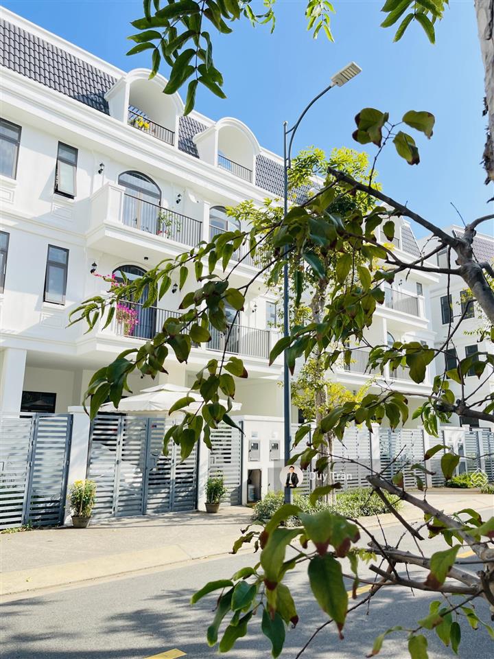 Nhà phố la vida view hồ trực diện cực hiếm giá tốt 8,5 tỷ, chiếm tỉ lệ chưa tới 2% quỹ căn