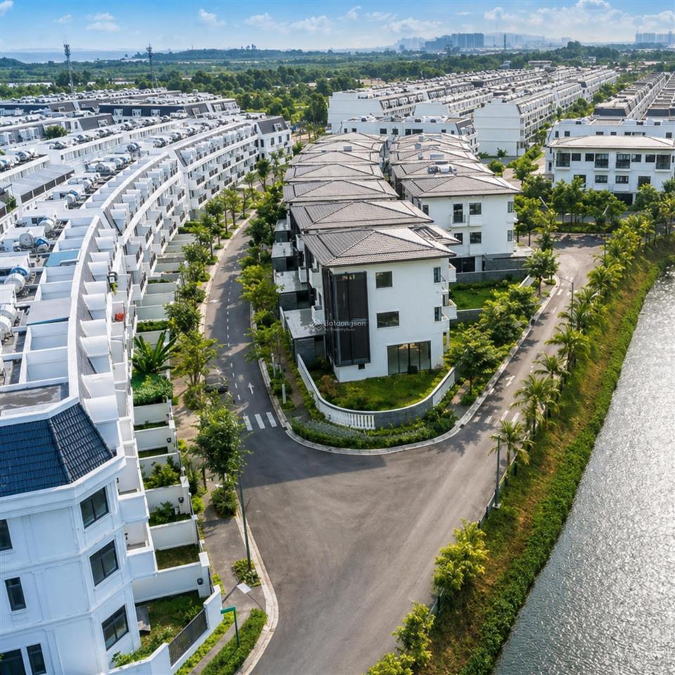 Không phải căn nào ở lavida cũng có vị trí này, ngang 6m, view biệt thự, gần cụm tiện ích, sổ sẵn