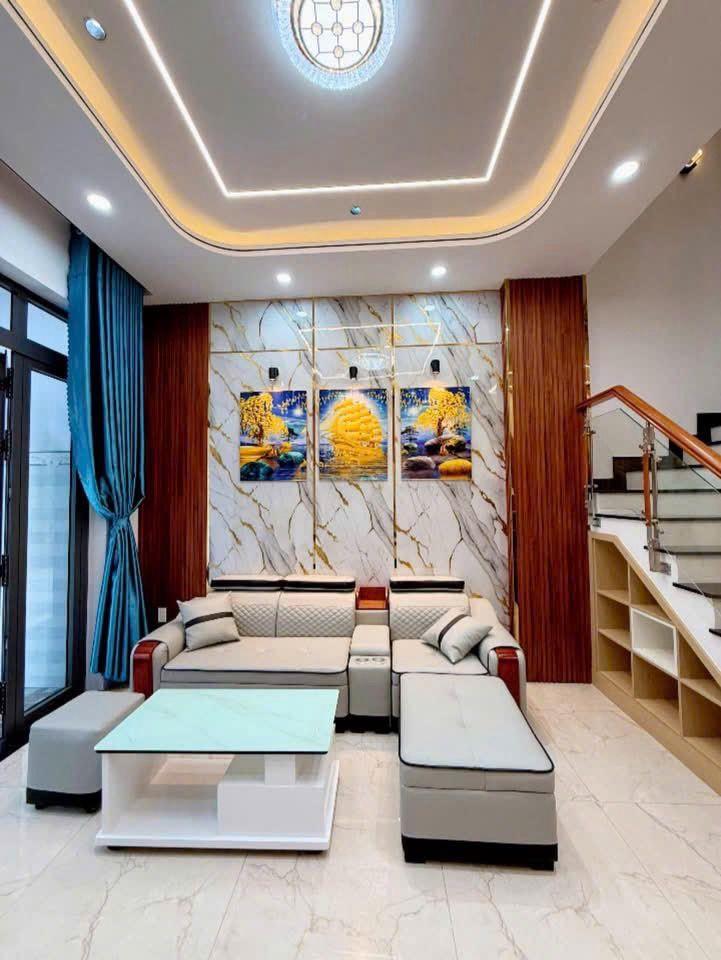 Nhà 5 tầng, hẻm ô tô  nơ trang long  bình thạnh  cách phạm văn đồng 500m  vị trí đẹp.