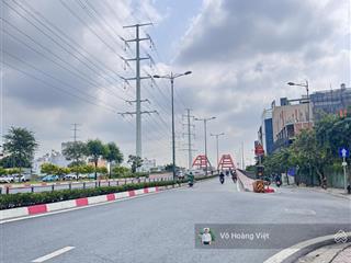 Nhà 5 tầng, hẻm ô tô  nơ trang long  bình thạnh  cách phạm văn đồng 500m  vị trí đẹp.