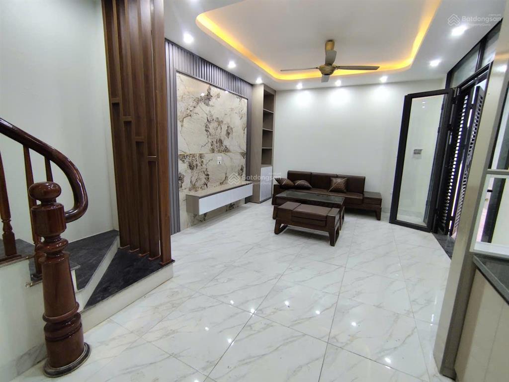 Yên nghĩa  vài bước ra chợ  đi bộ bến xe & tàu điện   dt 32m², xây 5 tầng, phòng rộng