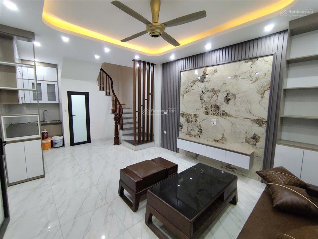 Yên nghĩa  vài bước ra chợ  đi bộ bến xe & tàu điện   dt 32m², xây 5 tầng, phòng rộng