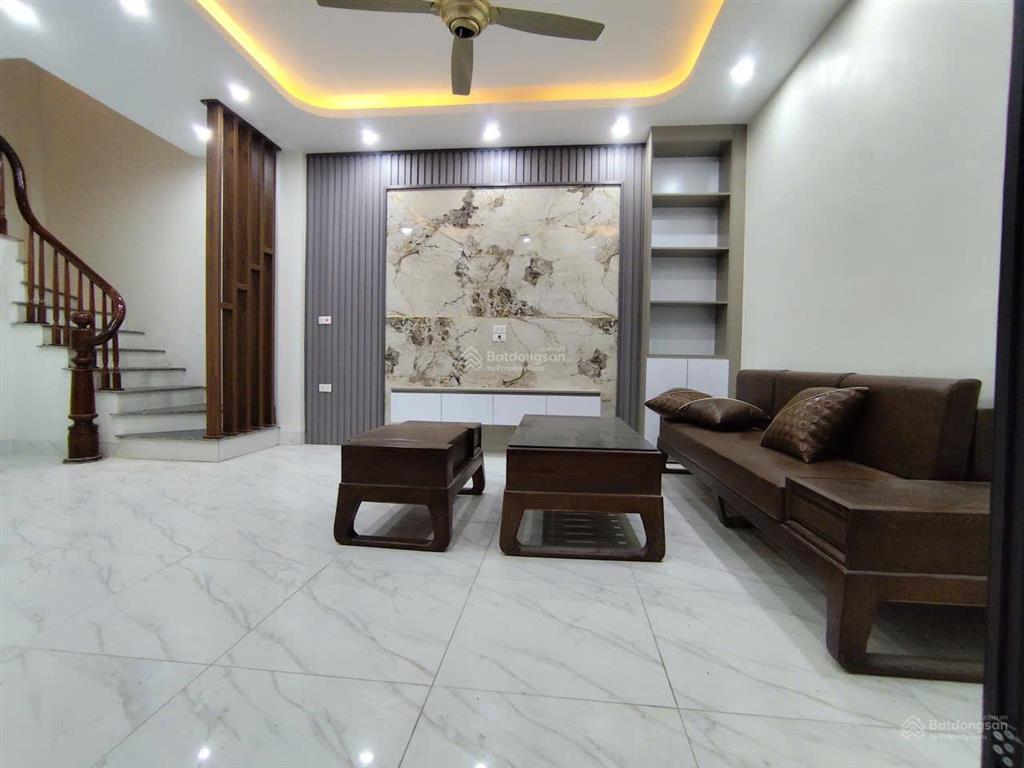 Yên nghĩa  vài bước ra chợ  đi bộ bến xe & tàu điện   dt 32m², xây 5 tầng, phòng rộng
